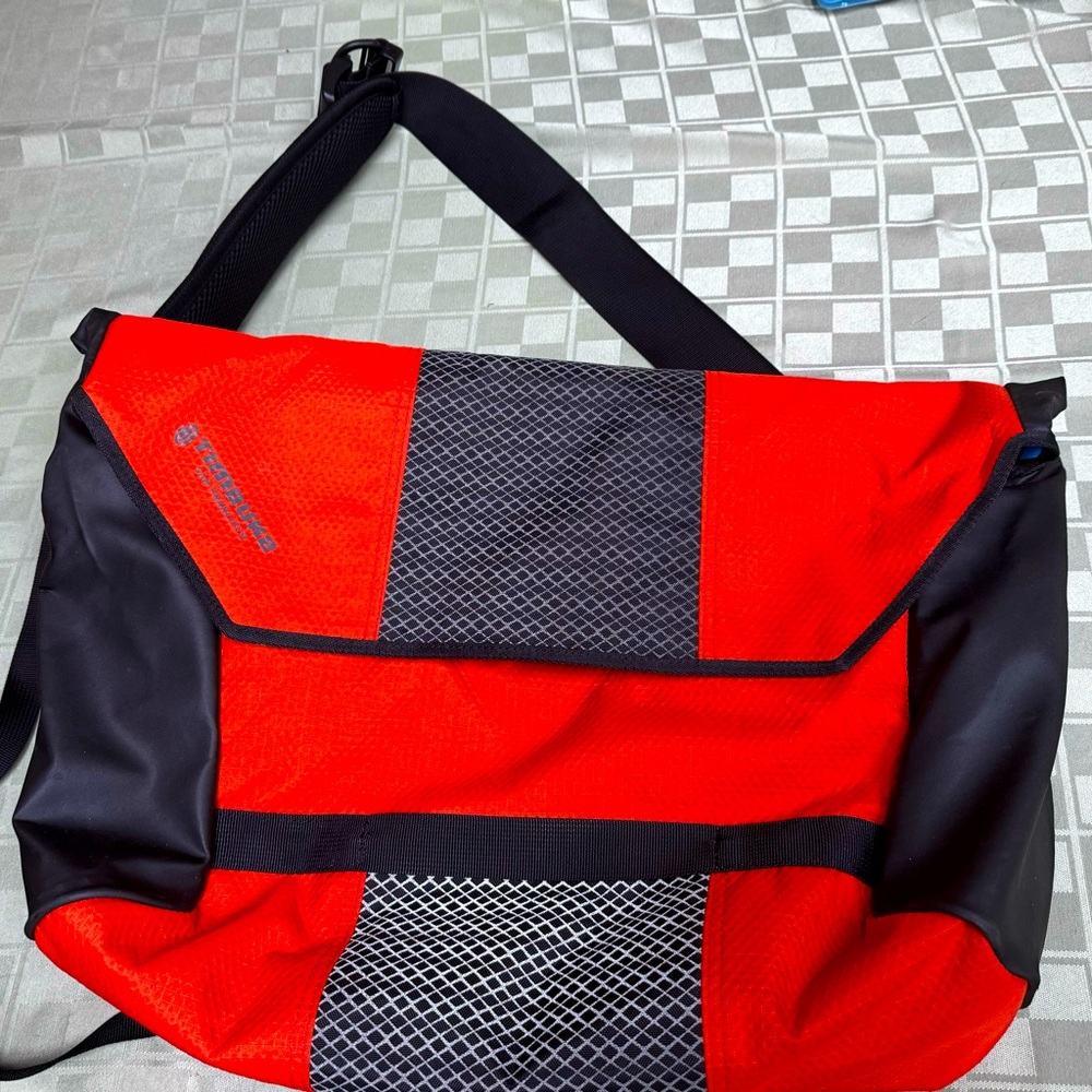 New Timbuk2 Messenger bag- never used